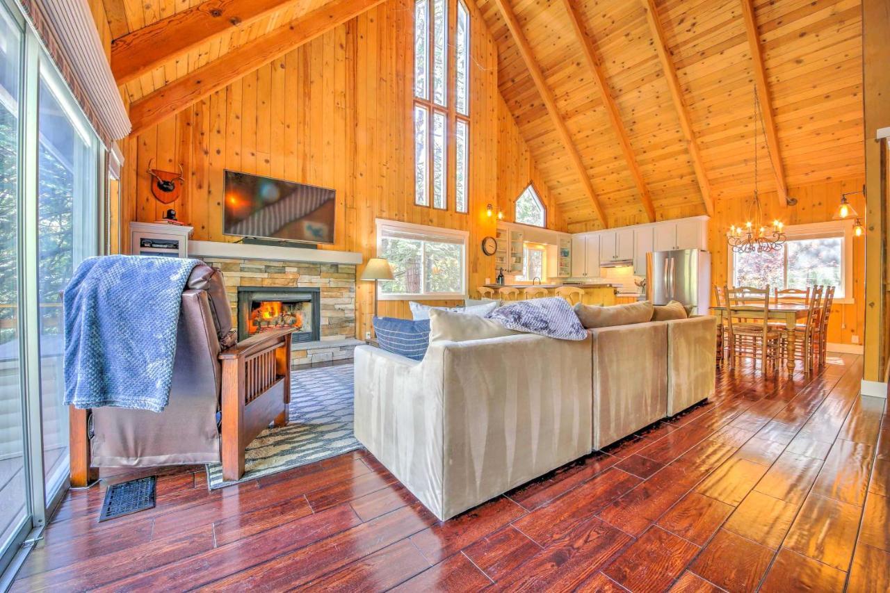 Gorgeous Lake Arrowhead Retreat Game Room And Deck Exterior photo