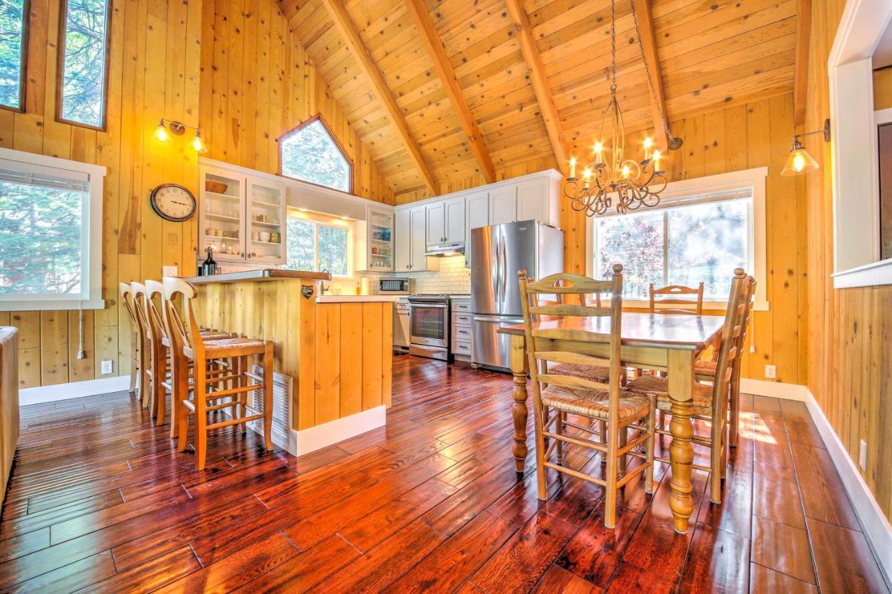 Gorgeous Lake Arrowhead Retreat Game Room And Deck Exterior photo