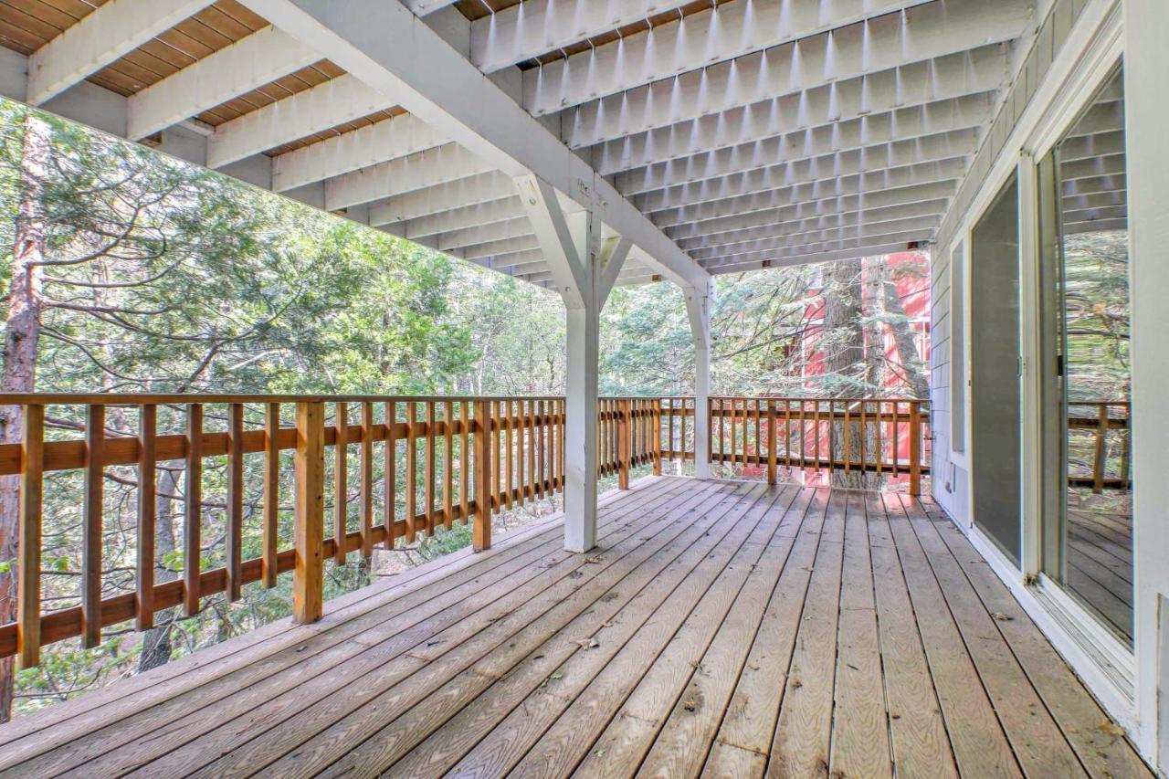 Gorgeous Lake Arrowhead Retreat Game Room And Deck Exterior photo